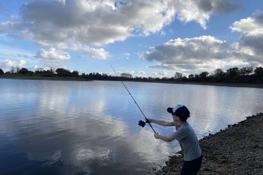 Les jeunes à la pêche pour la deuxième partie du Junior Fishing Tour