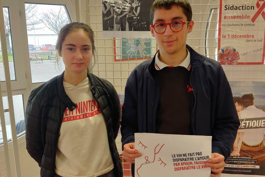 Journée mondiale de lutte contre le sida, une action menée au Lycée Ernest Pérochon.