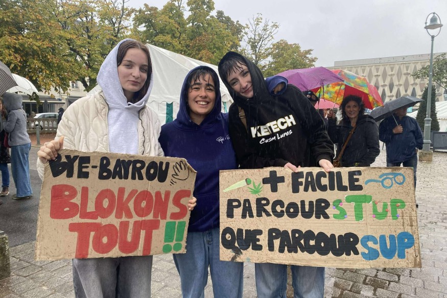 Grand Format - Les jeunes dans la rue le 10 septembre
