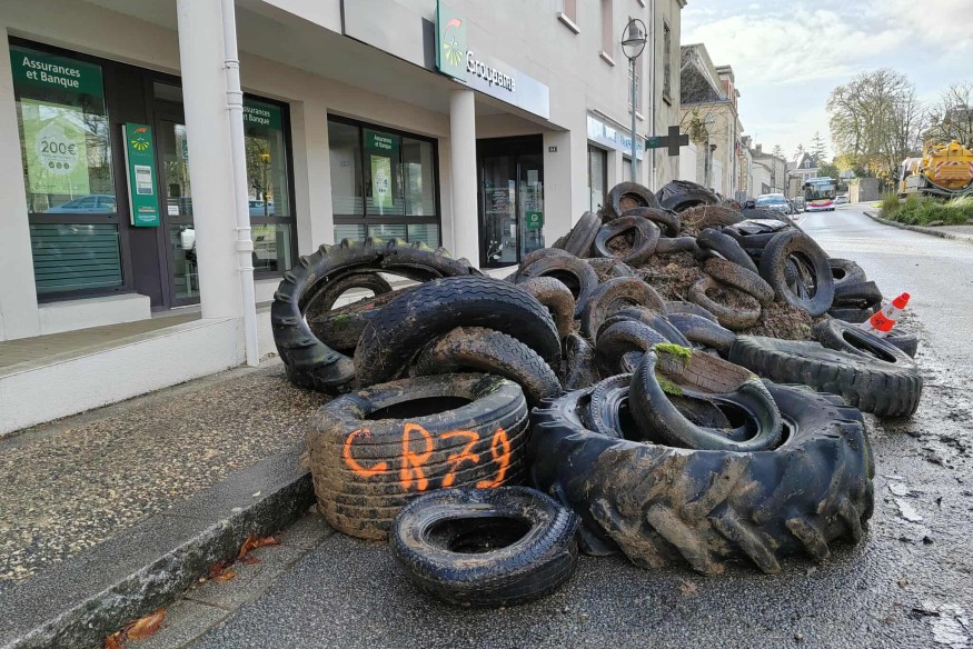 Dépôts de déchets devant des enseignes à Parthenay : la Coordination rurale s'explique