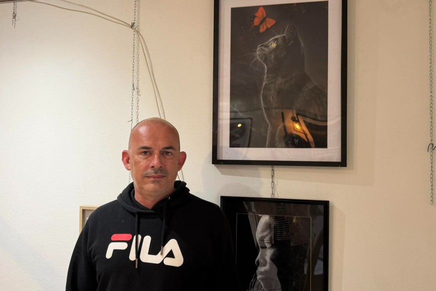 « J’aime les regards, les expressions », Sébastien Momot, artiste pastelliste gâtinais expose à Saint-Maixent-l’École ce week-end.