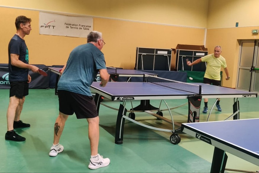 Parthenay : le ping séduit les retraités !