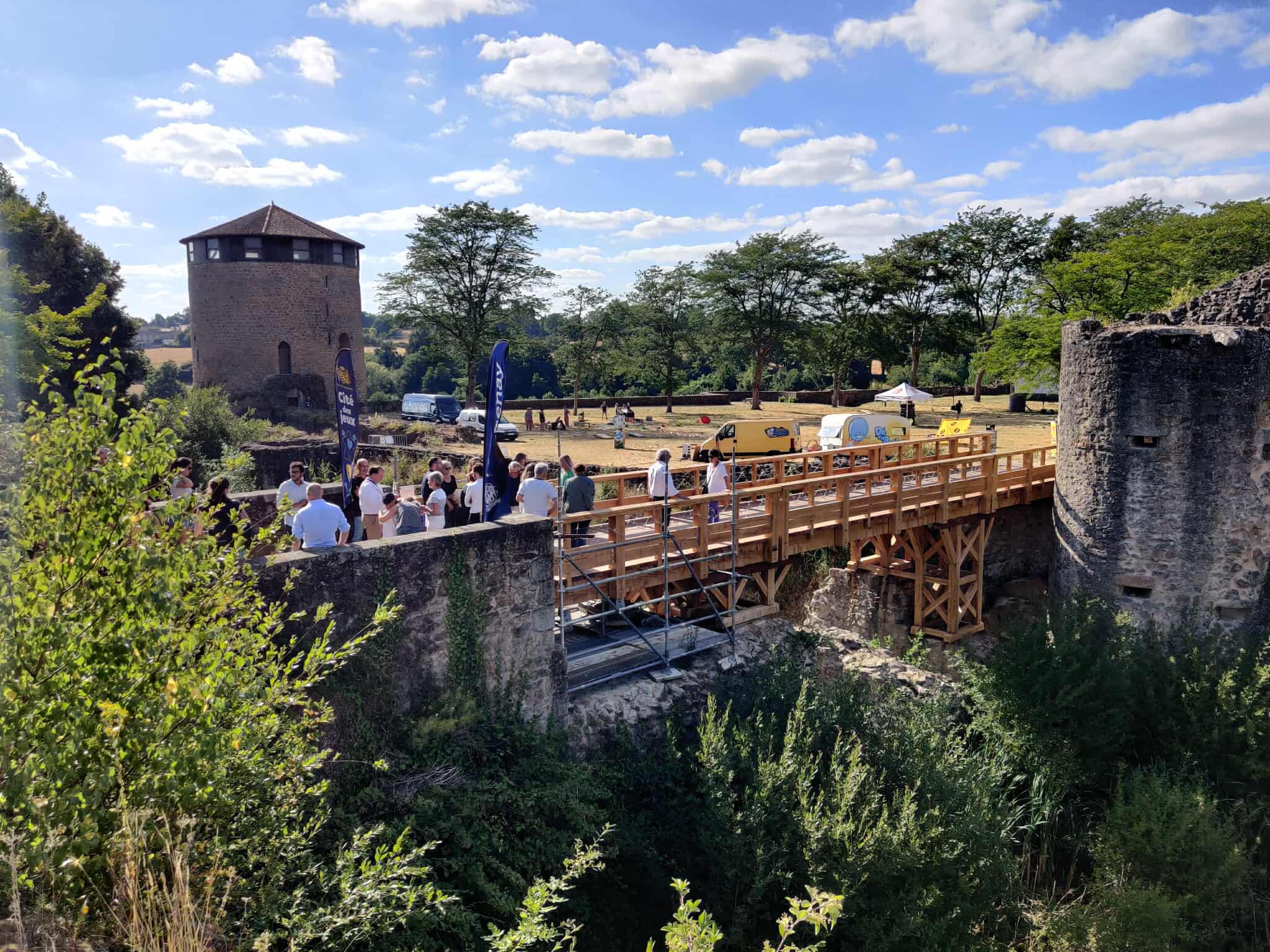 passerelle chateau.jpg (339 KB)